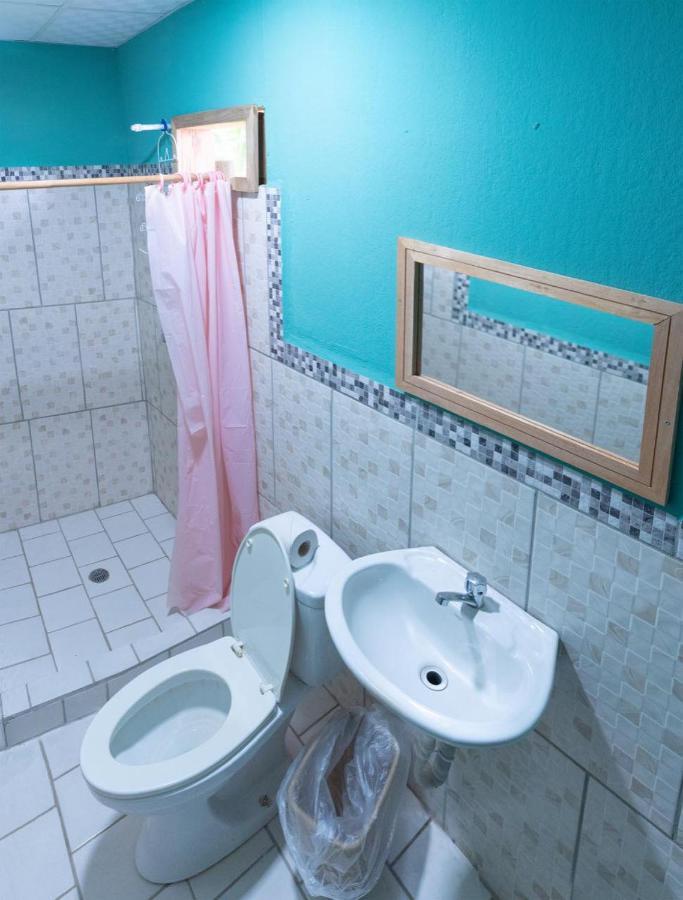 Valerie Emanuel Apartments Bocas del Toro Exterior photo