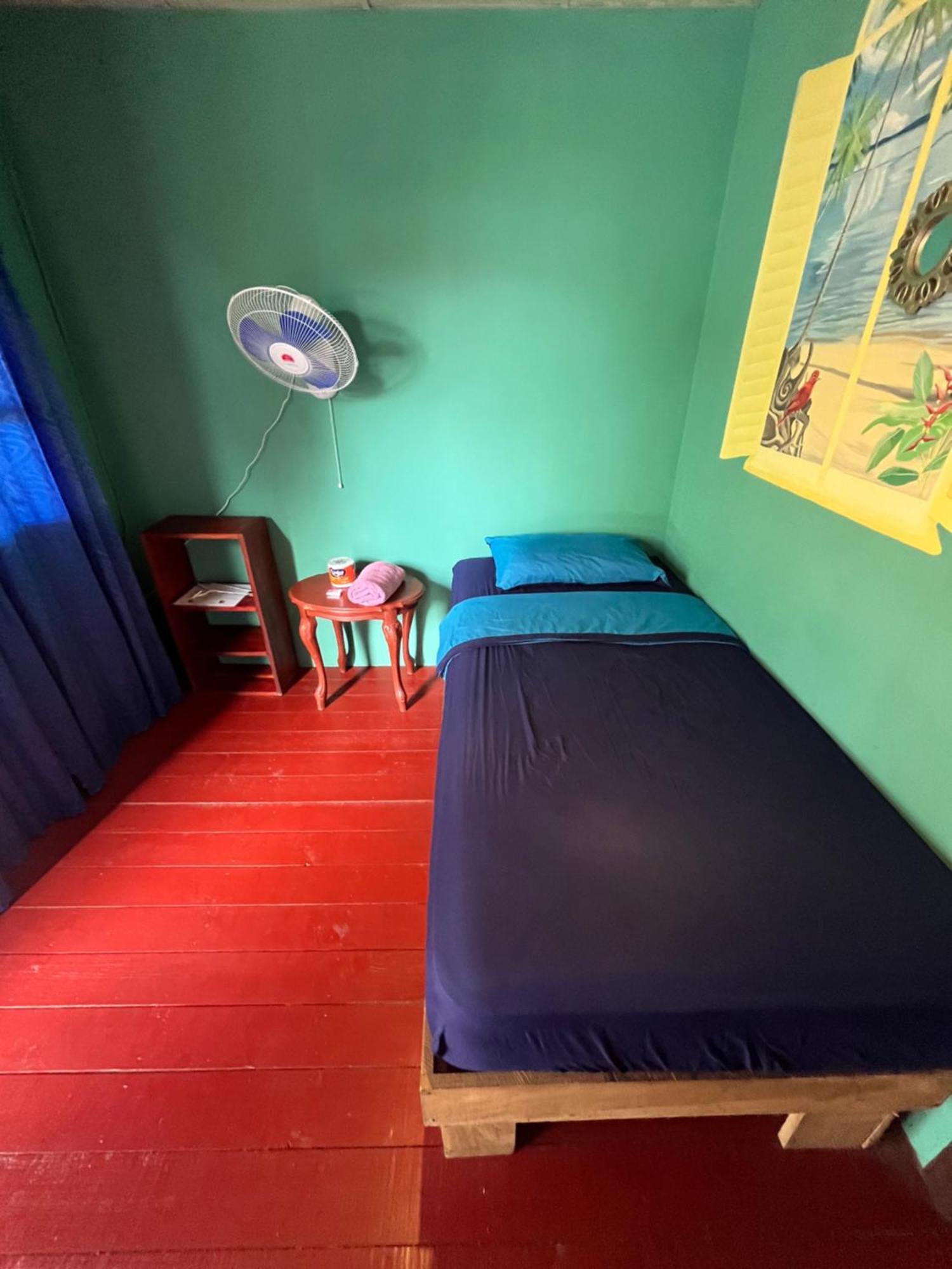 Valerie Emanuel Apartments Bocas del Toro Exterior photo