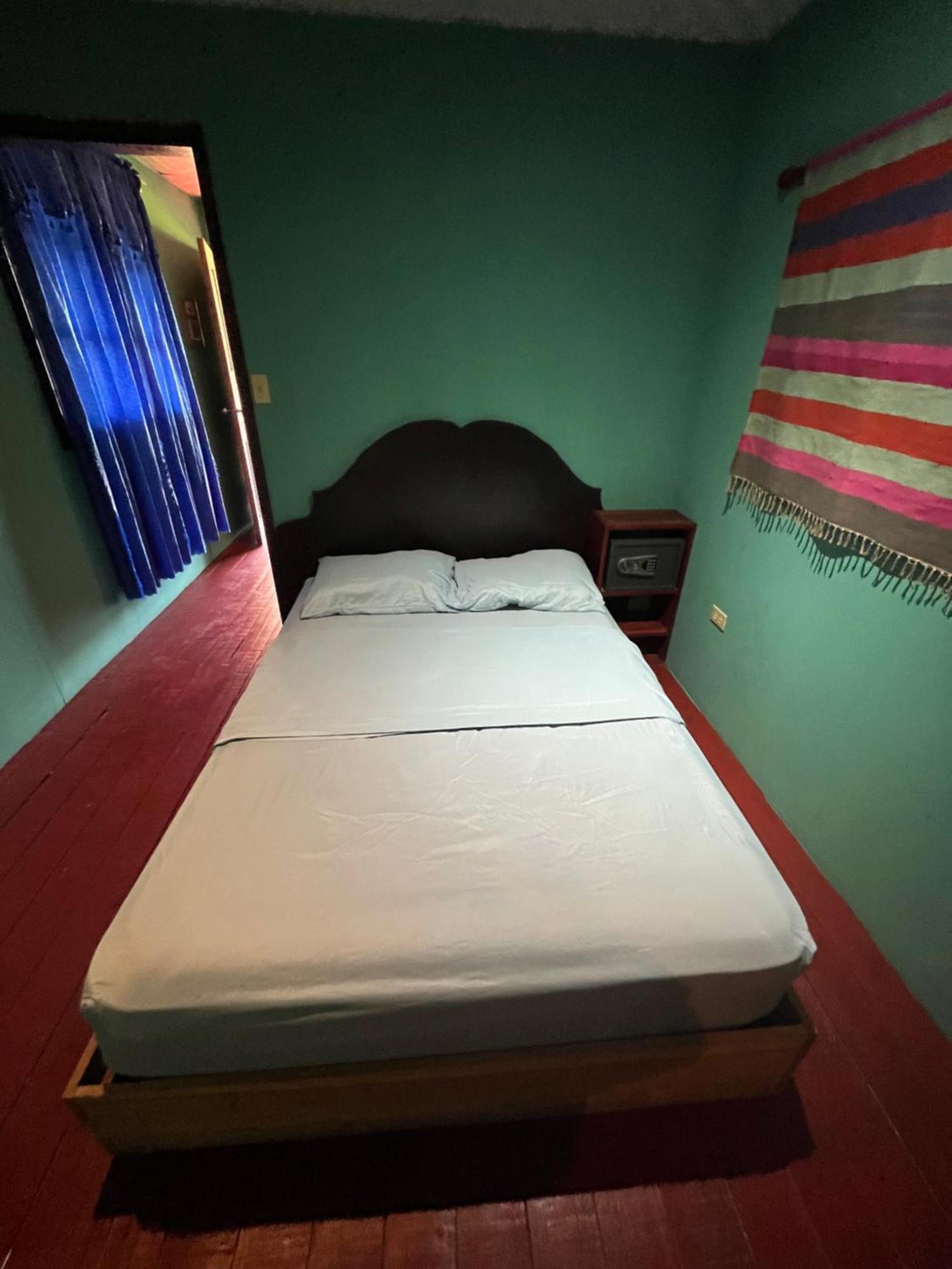 Valerie Emanuel Apartments Bocas del Toro Exterior photo